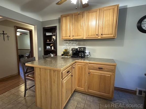 5th image of 5837 Brockway Rd