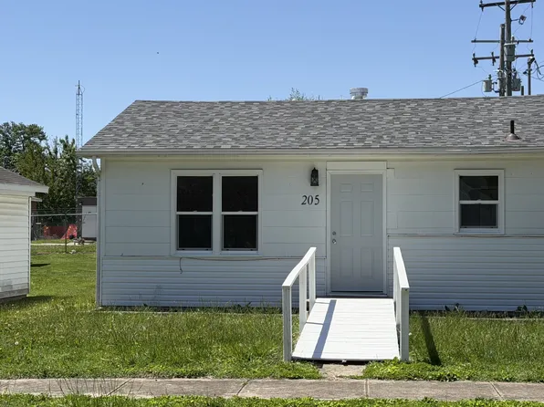205 N Calhoun St #205, Tolono, IL 61880