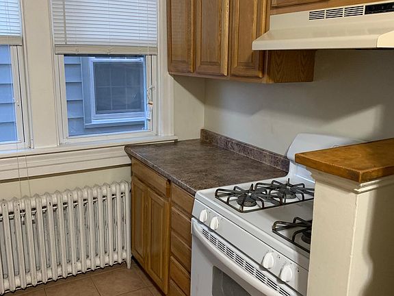 5th image of 54 Parkwood St APT 1