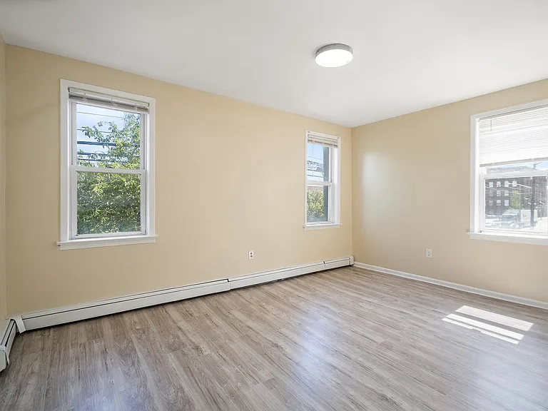 230-236 Trumbull St #B — Photo 11