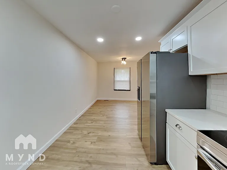 352 Melpar Dr — Photo 3
