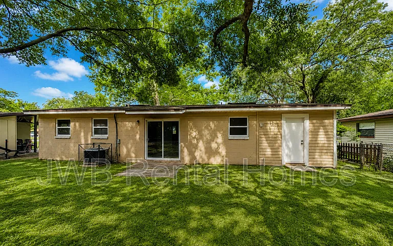 4503 Melvin Cir W — Photo 11