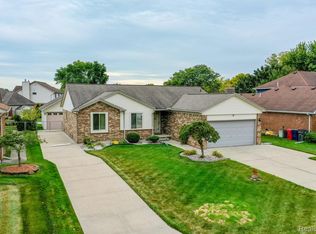 20784 Cannon Dr, Clinton Township, MI