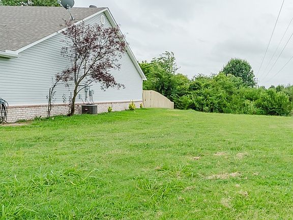 2nd image of 900 Tunbridge Dr