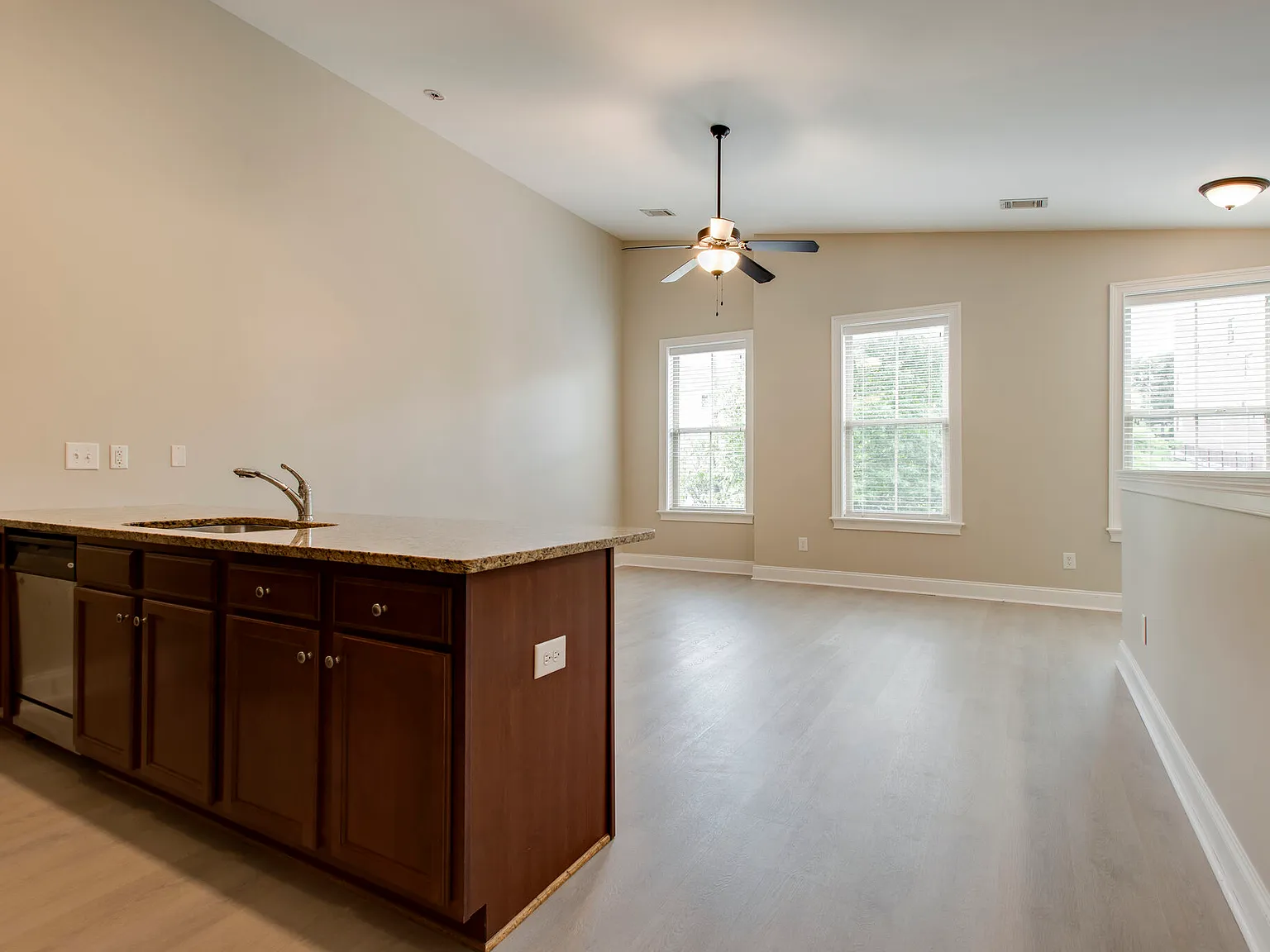 1 bed, 750 sqft, $1,740 — Photo 2