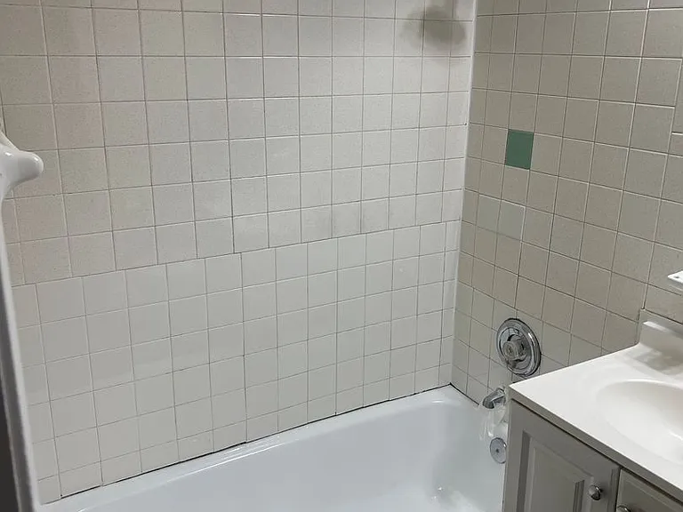 33rd Ave Apartments — Photo 9