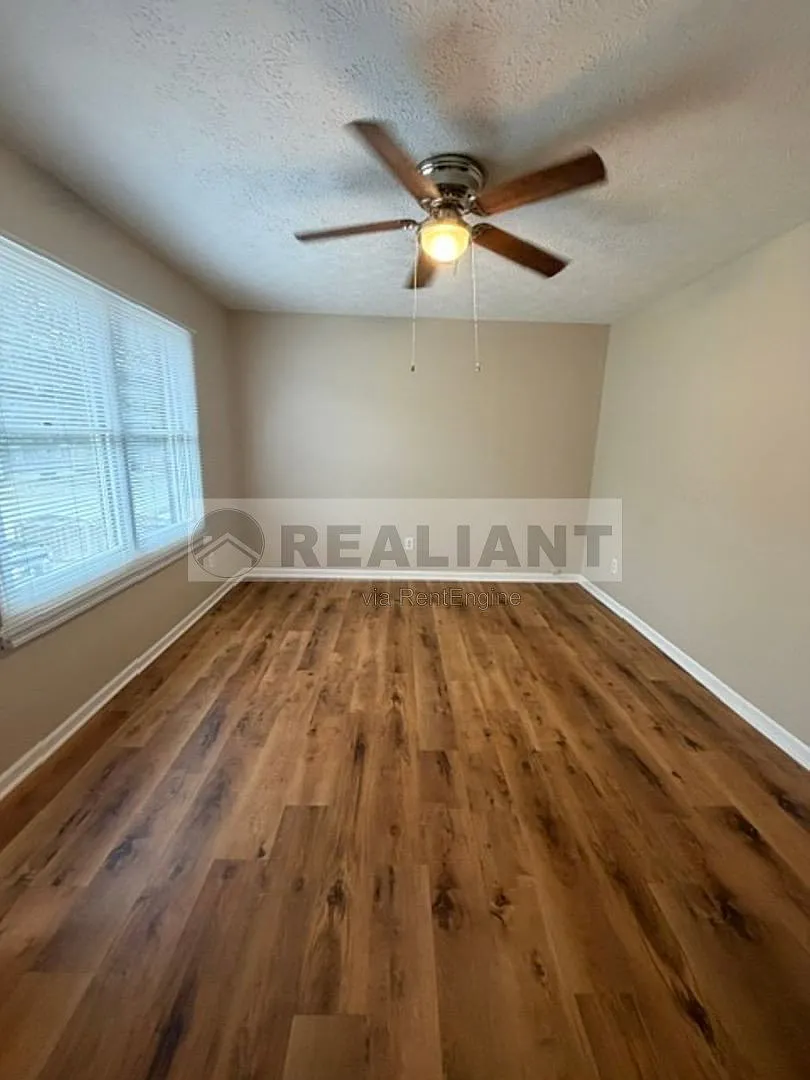 3 bed, 1.0 bath, 1375 sqft, $1,495 — Photo 3
