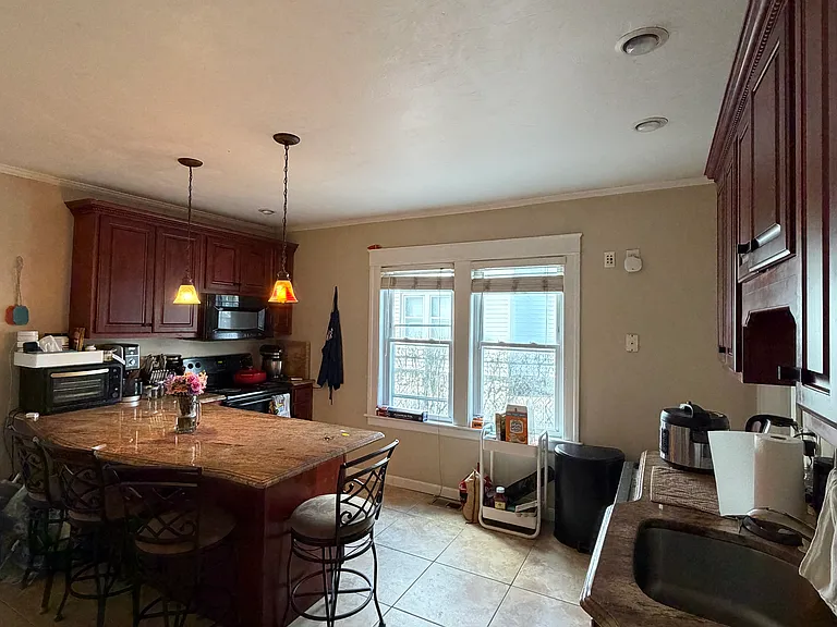 375 Chandler St #1 — Photo 8