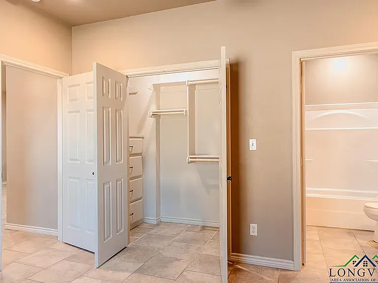 1120 Creekwood Ln — Photo 16