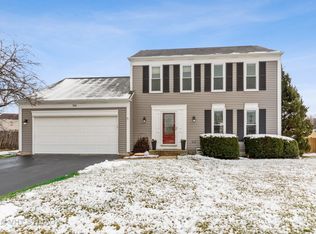 740 Hickory Ln, Carol Stream, IL 60188