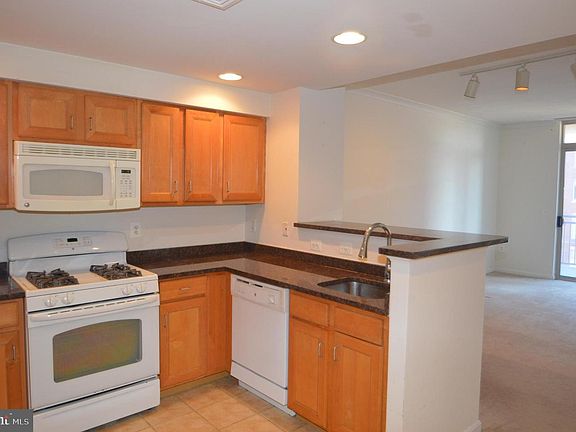 2nd image of 4490 Market Commons Dr Unit 412