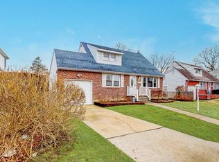 317 36th St, Lindenhurst, NY