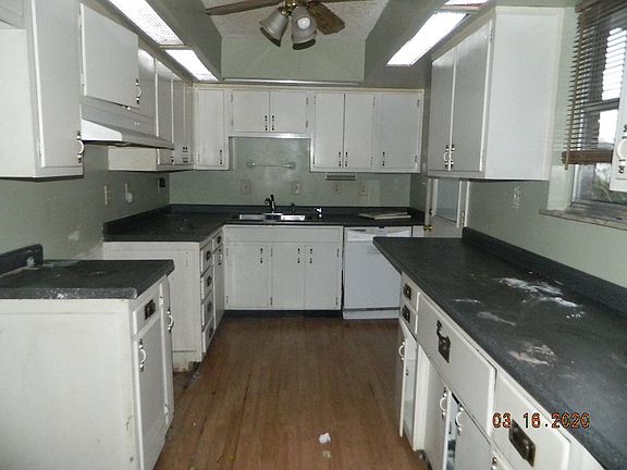 3rd image of 402 Brubaker Dr