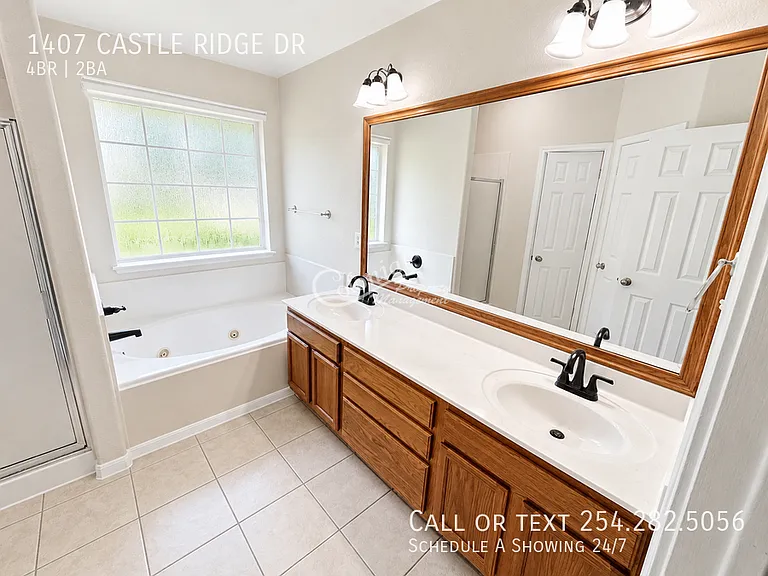 1407 Castle Ridge Dr — Photo 10