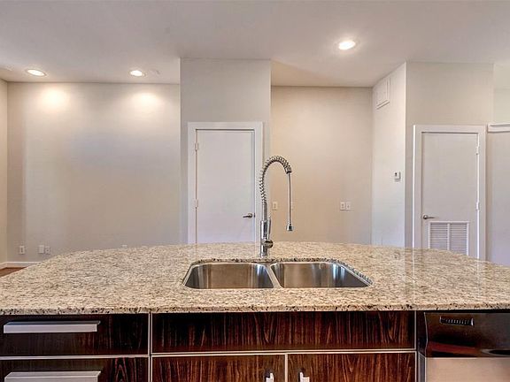 5th image of 806 Jackson Hill St APT 203