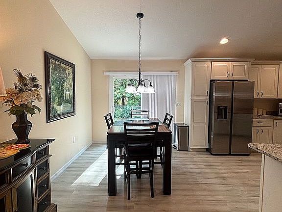 5th image of 7 Silver Way Ln