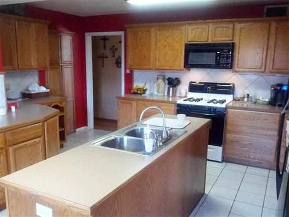 3rd image of 301 Prairieview Dr