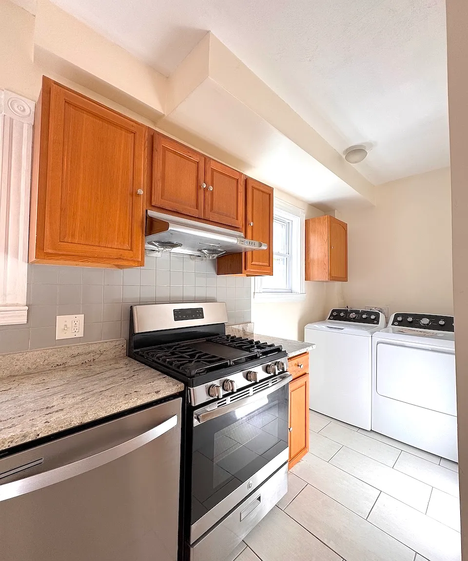 2 bed, 1200 sqft, $3,000 — Photo 3
