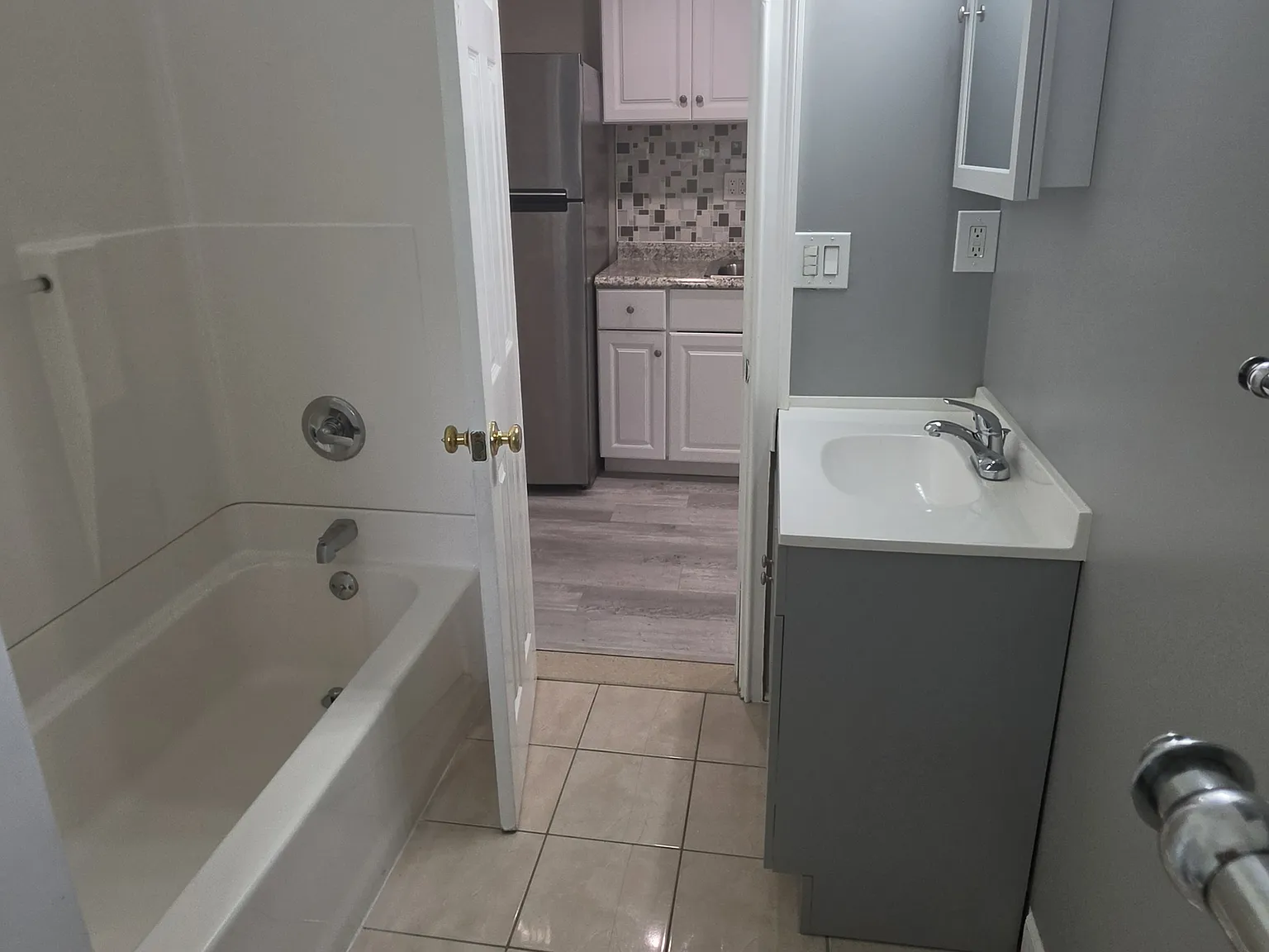 3 bed, 1.5 bath, 1300 sqft, $2,450 — Photo 3