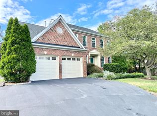 2401 Ripplemeade Ct, Herndon, VA 20171