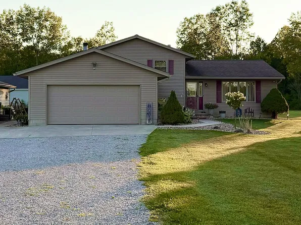 21930 Foster Rd, Wellington, OH 44090
