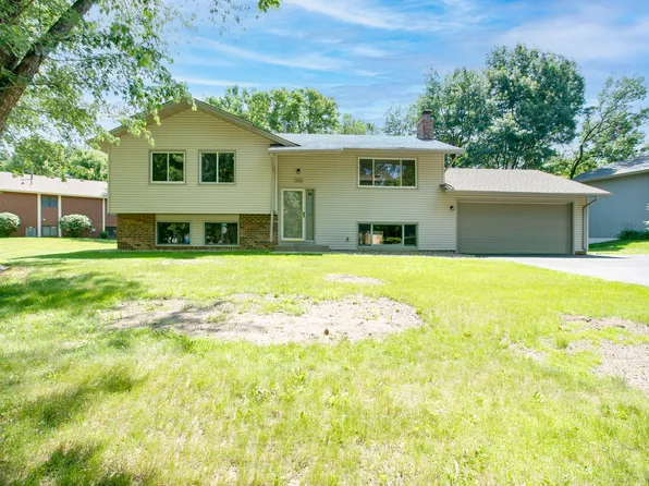 7680 Berkshire Way N, Maple Grove, MN 55311