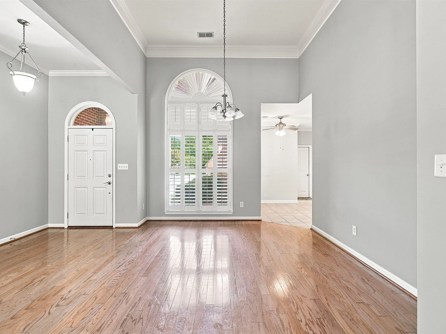 3 bed, 2.0 bath, 1747 sqft, $2,600 — Photo 4