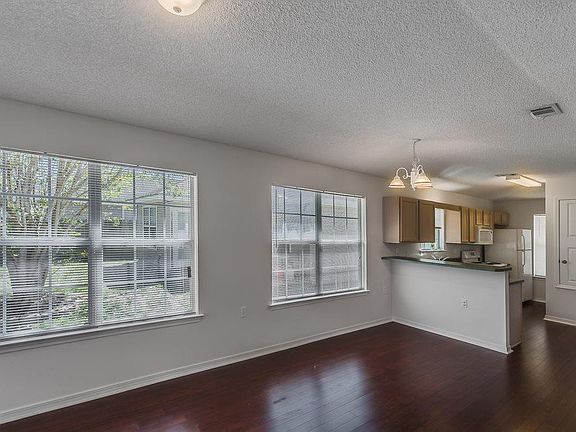 4th image of 2475 Trailwood Dr