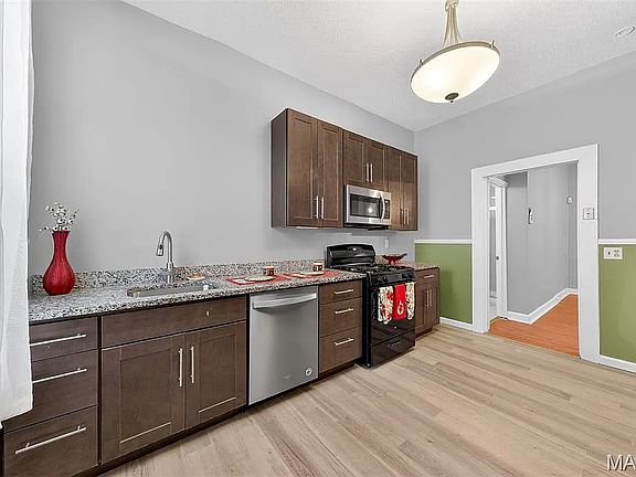 2nd image of 2605 Michigan Ave