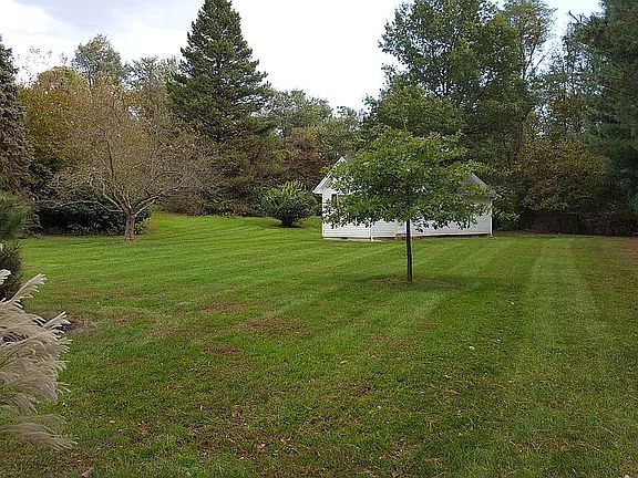 3rd image of 647 Fairmont Ave