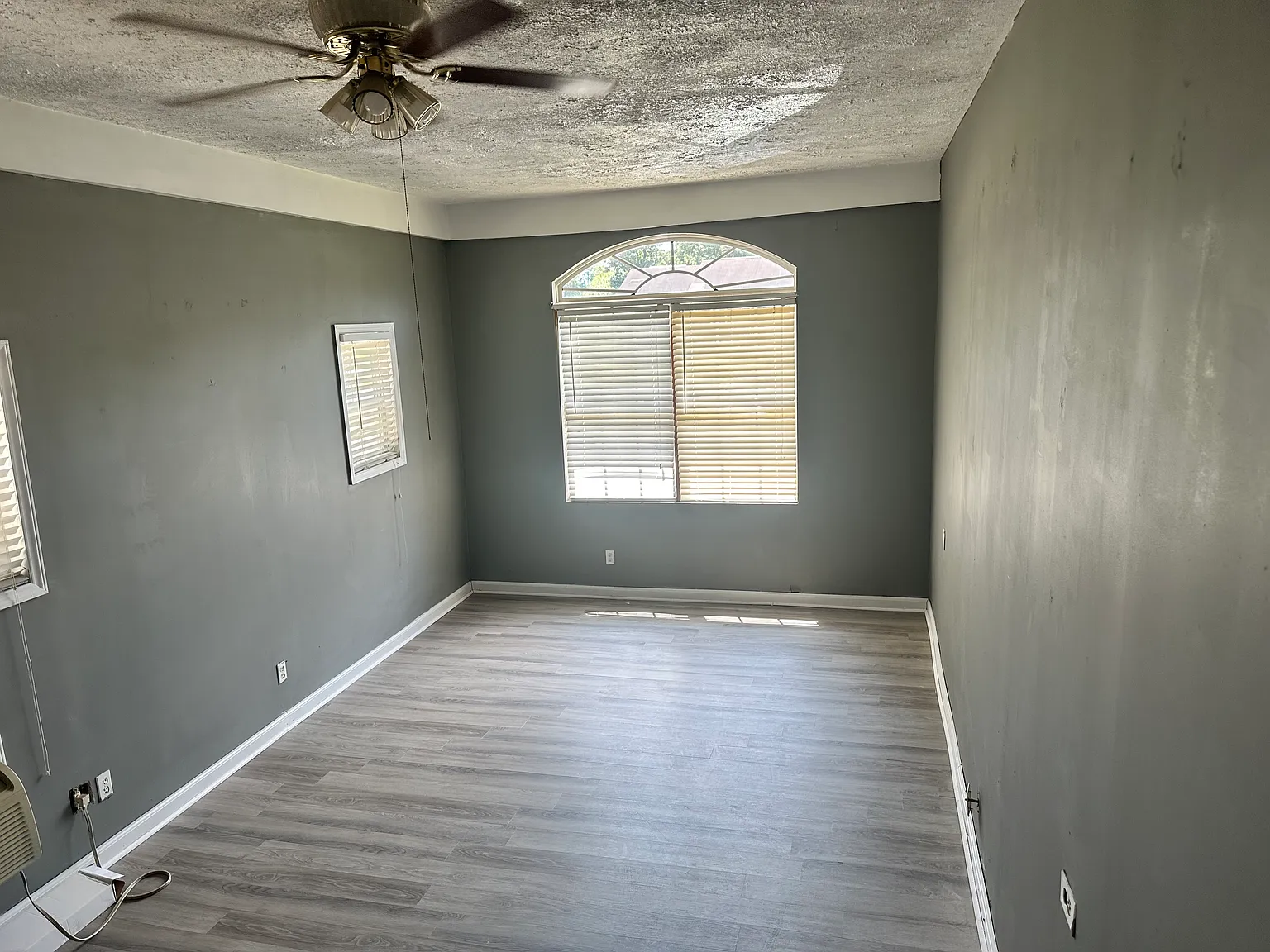 3 bed, 1.5 bath, 1300 sqft, $1,250 — Photo 4