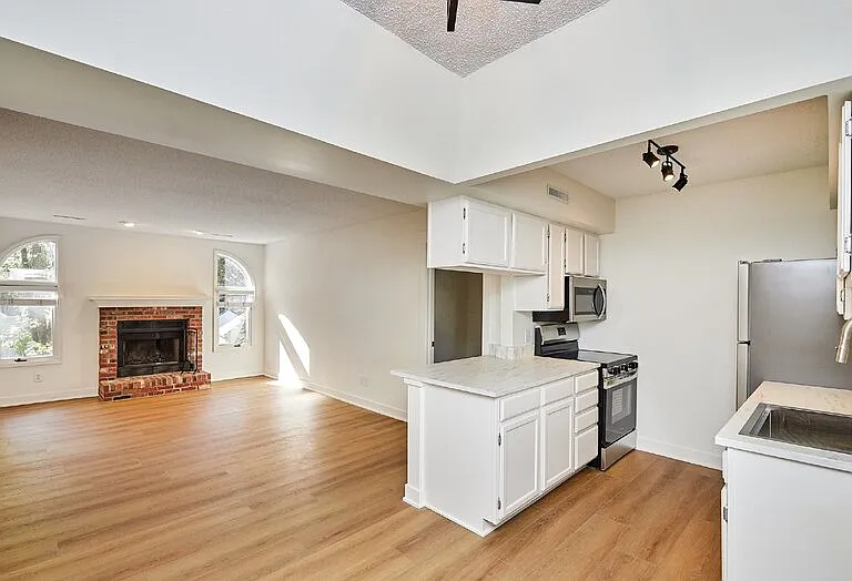 5221 Boulder Dr #5 — Photo 1
