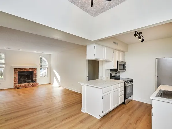 5221 Boulder Dr Unit 5, West Des Moines, IA 50265