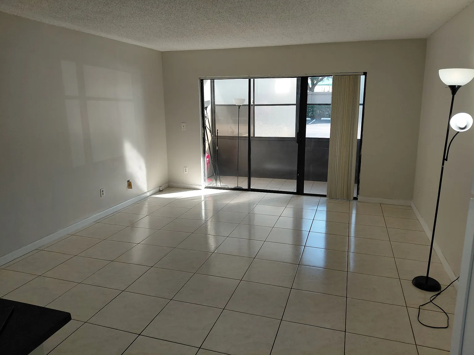 1 bed, 926 sqft, $1,300 — Photo 2
