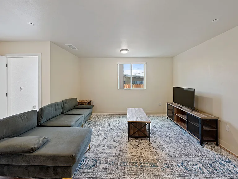 5912 S Flower St #1 — Photo 4