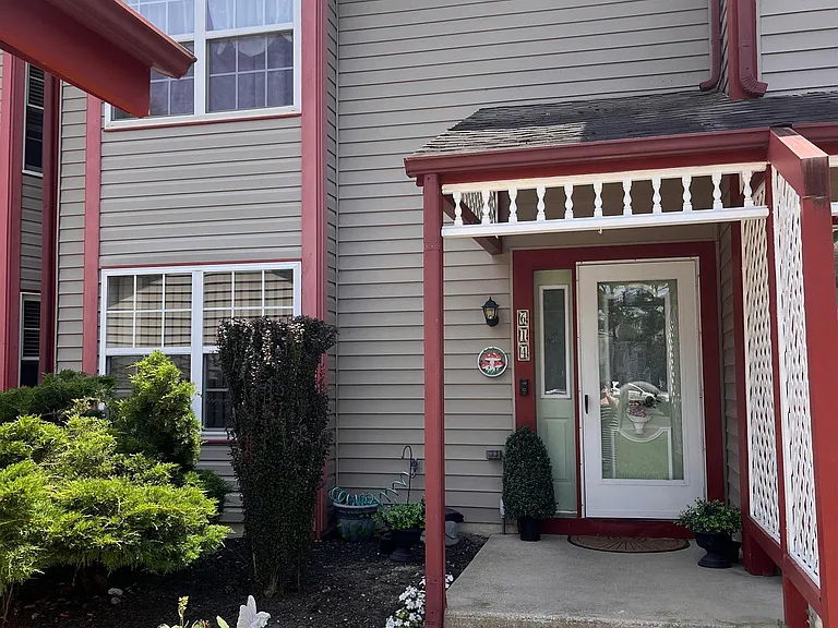 614 Lake Front — Photo 42