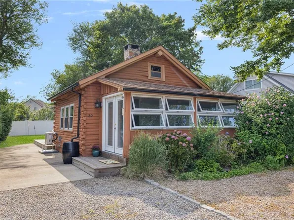 39 Ottawa Trl, Narragansett, RI 02882