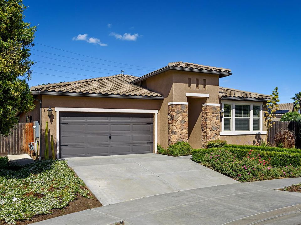 1st image of 2409 S Bundy Dr