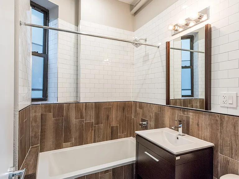 206 Scholes St #27 — Photo 10