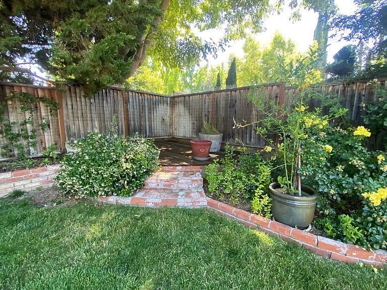 4653 Del Valle Pkwy — Photo 32