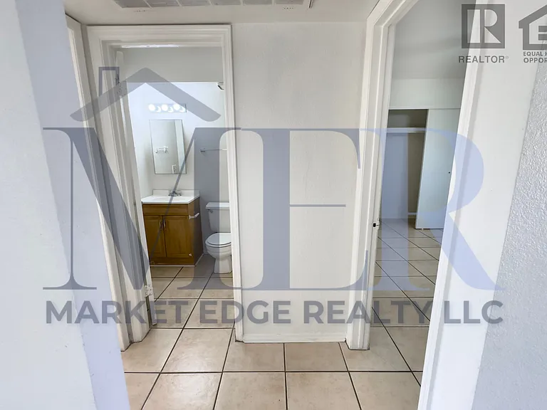 10802 N 16th Ave — Photo 13