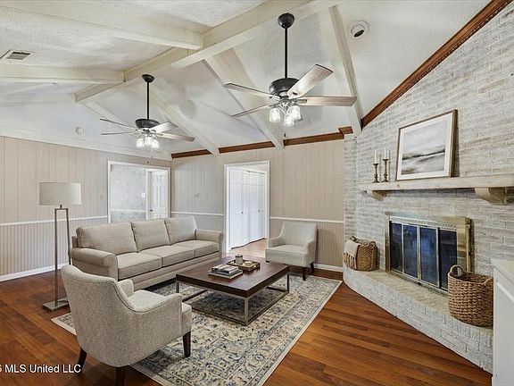 5th image of 69 Summit Ridge Dr