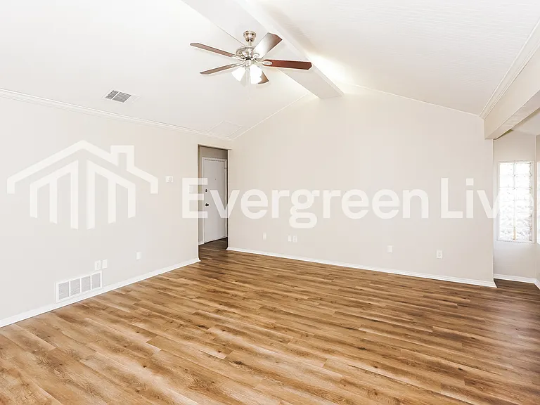 5705 Cedar Ridge Dr — Photo 15