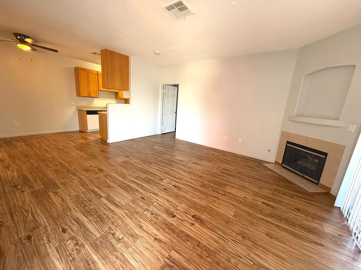 Building Photo - 4730 E Craig Rd #1156