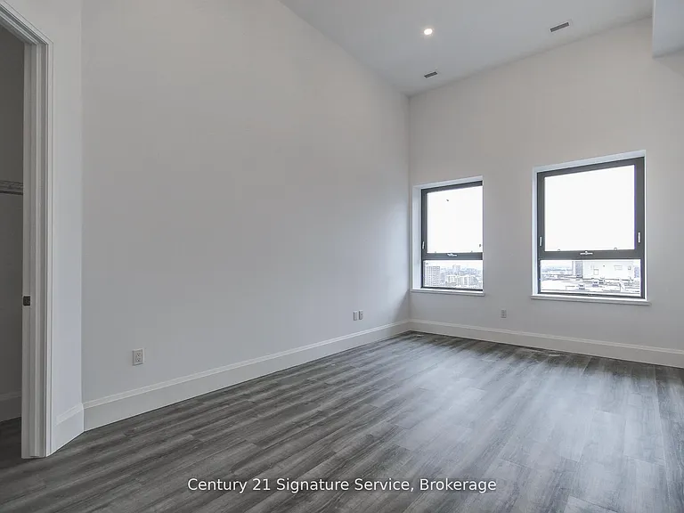 118 King St E #LPH16 — Photo 20
