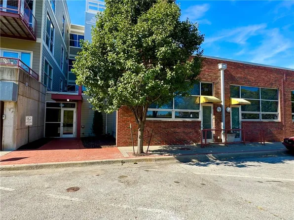 522 Locust Ln Unit 302, Kansas City, MO 64106