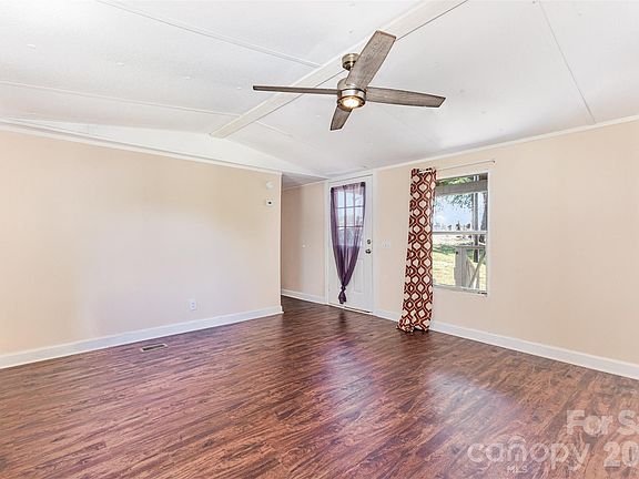 4th image of 364 Paraham Rd S