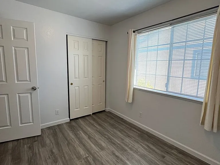 415 W J St — Photo 9