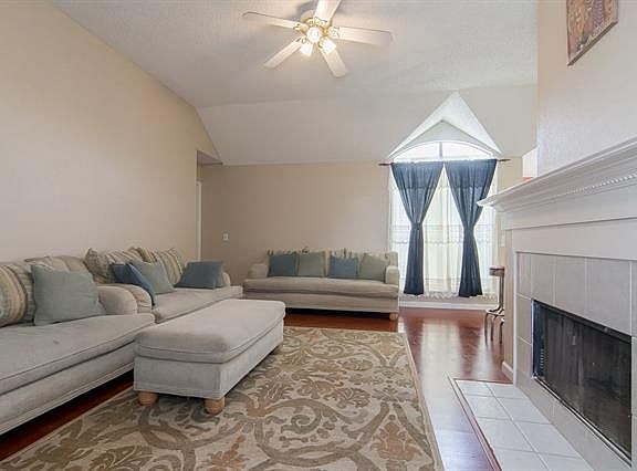 3rd image of 1006 Blackwell Dr