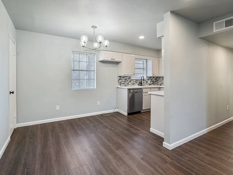 208 N Coleman St — Photo 9